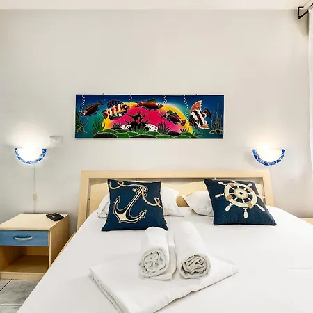 Cocon Vu Sur Le Port De Menton Apartment Exterior photo