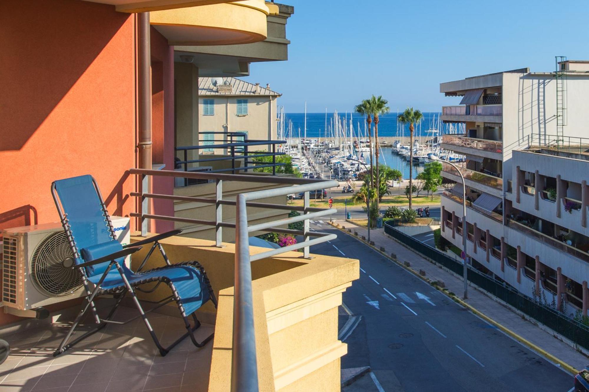 Apartment Cocon Vu Sur Le Port De Menton